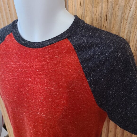 Urban Pipeline Ultimate Tee – Raglan Red & Charcoal – Size L - Picture 2 of 7